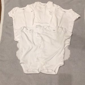 Set of 5 white bodysuits, Carter’s, 9 month